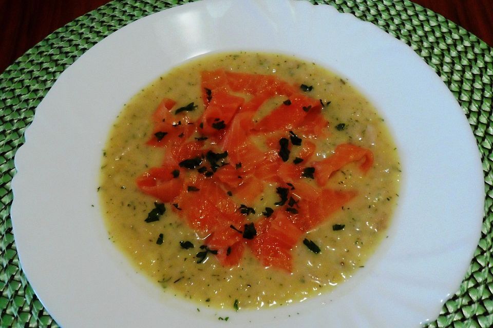 Kartoffelsuppe mit Lachs