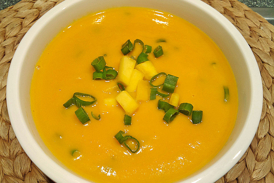 Möhren-Chili-Mango-Kokos-Suppe