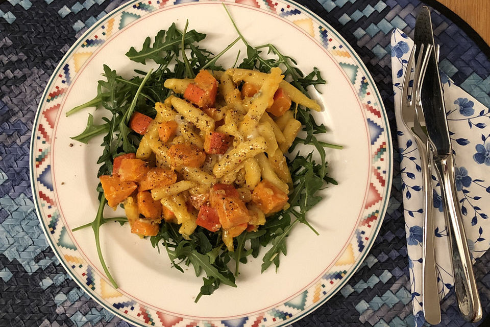 Schupfnudeln mit Kürbis, Gorgonzola und Rucola