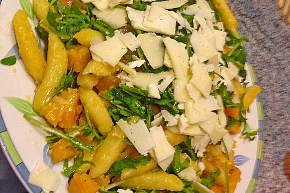 Schupfnudeln mit Kürbis, Gorgonzola und Rucola