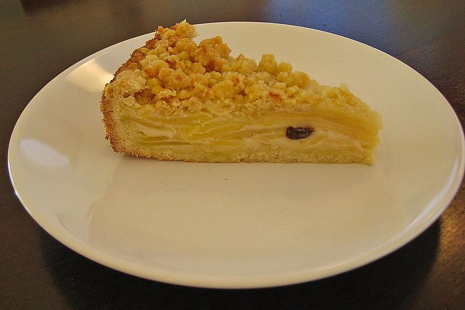 Apfelkuchen mit Sauerrahm und Streuseln