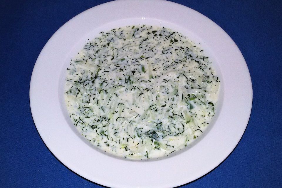 Kaltschale mit Gurke und Kefir