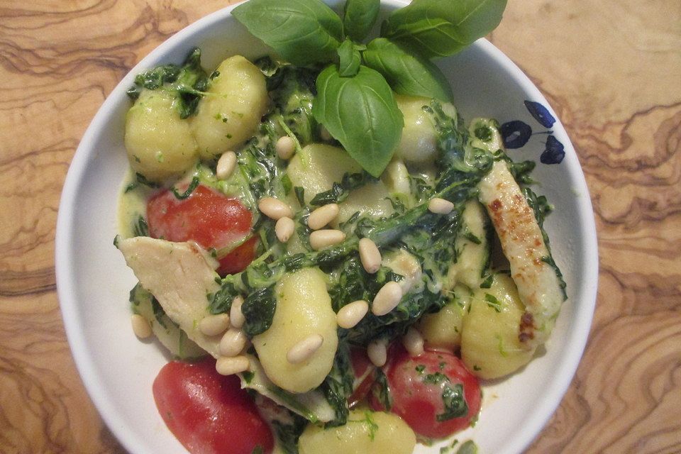 Gnocchi-Pfanne mit Mangold und Putenschnitzel