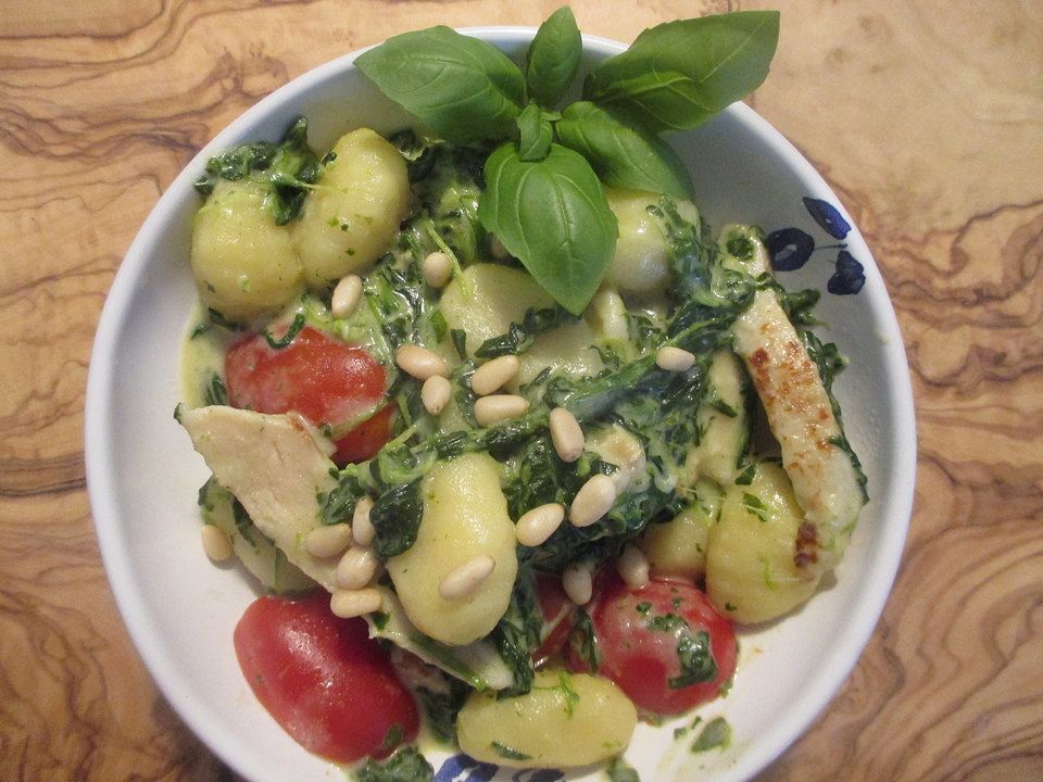 Gnocchi-Pfanne mit Mangold und Putenschnitzel