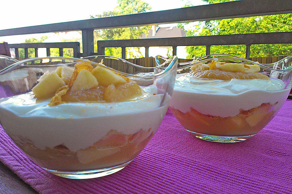 Apfel-Quark (oder Joghurt)-Cornflakes-Dessert