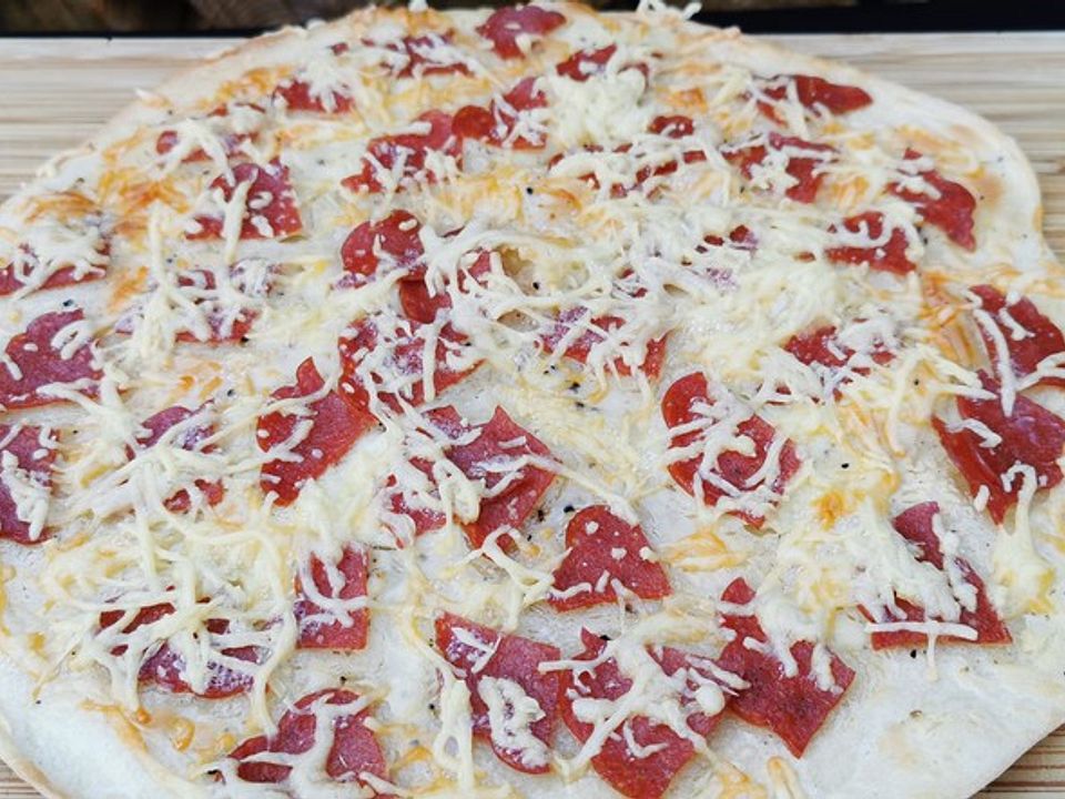 Flammkuchen ohne Hefe, mit Salami von sabridenn| Chefkoch