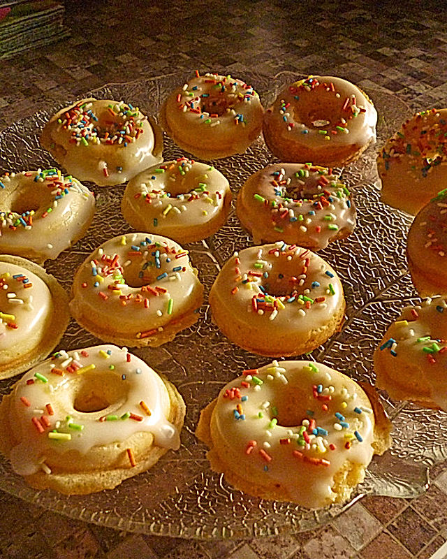 Vanille-Donuts mit Zitronenglasur