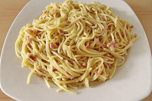 Spaghetti mit Schinkenwürfelchen und Knoblauch-Sahnesoße von NX-01 ...