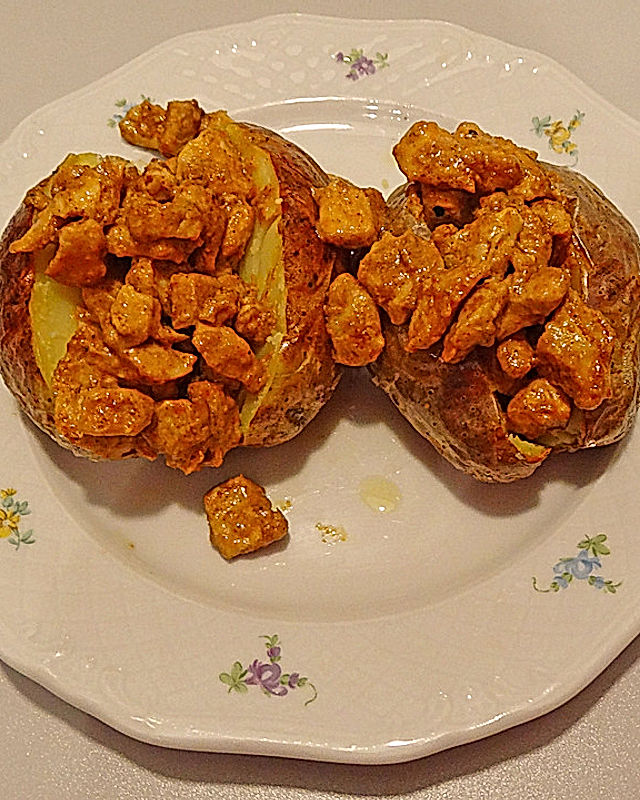 Ofenkartoffel mit Curry-Hähnchen-Füllung