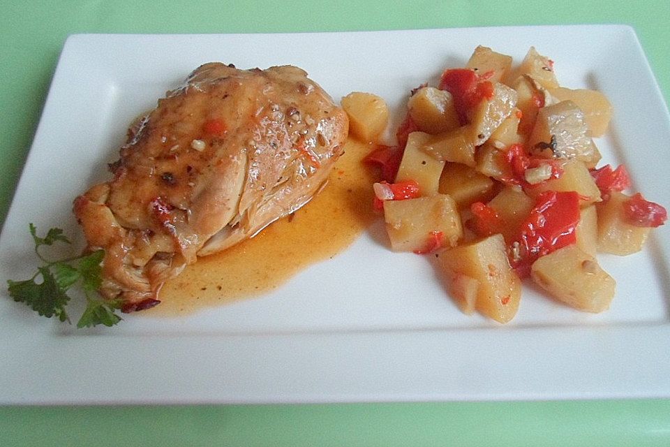 Hähnchenkeulen mit Kartoffeln und Paprika