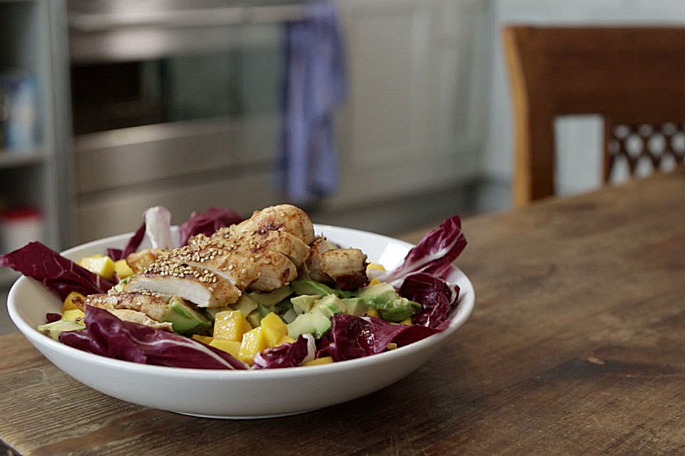 Avocado-Mango-Salat mit Hähnchen