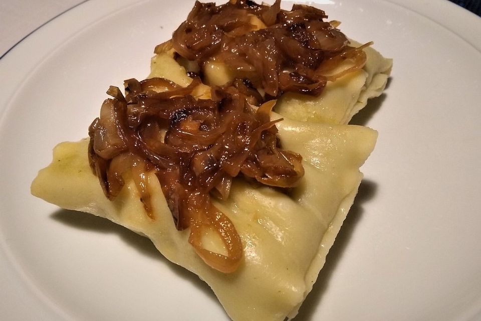 Geschmälzte Maultaschen - mit fast geschmolzenen Zwiebeln