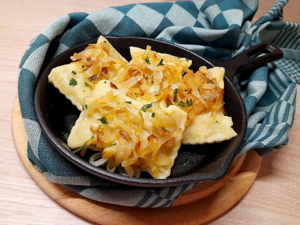 Geschmälzte Maultaschen - mit fast geschmolzenen Zwiebeln von ...