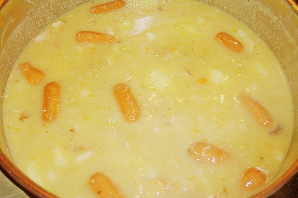 Erbsensuppe mit Würstchen