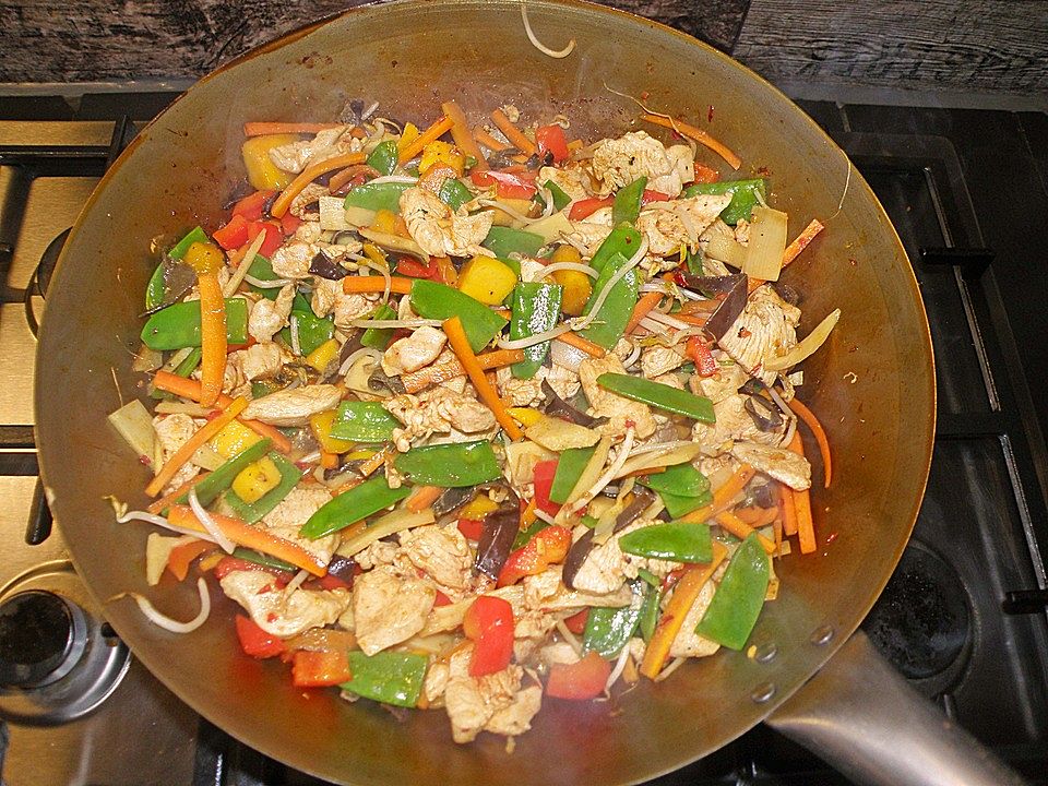 Asiatische Gemüsepfanne mit Huhn und Mango von markoe3| Chefkoch