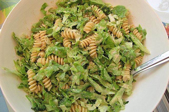 Nudelsalat mit geröstetem Brokkoli und Erdnuss-Seidentofu-Sauce von ...