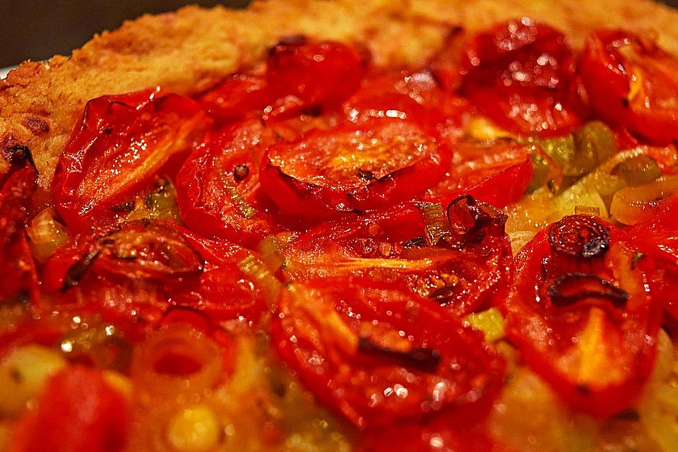 Tomaten-Quiche mit Käsekruste