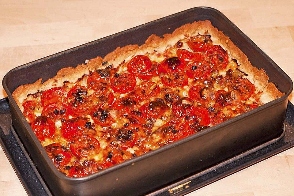 Tomaten-Quiche mit Käsekruste