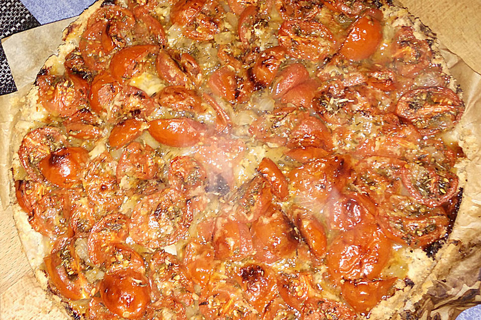 Tomaten-Quiche mit Käsekruste