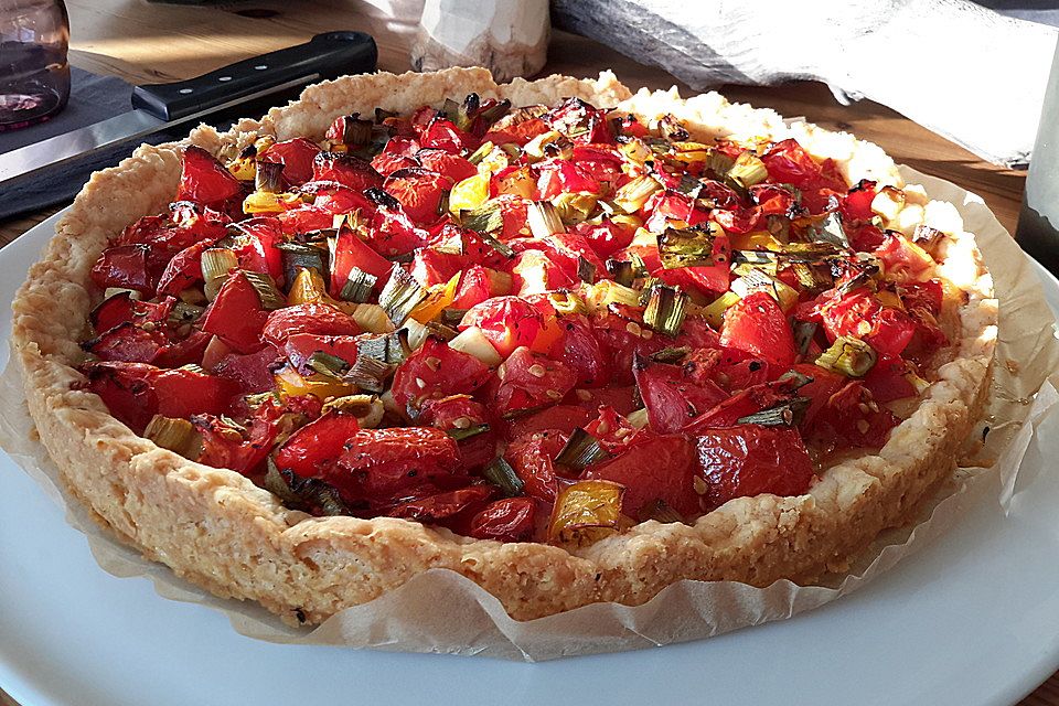 Tomaten-Quiche mit Käsekruste