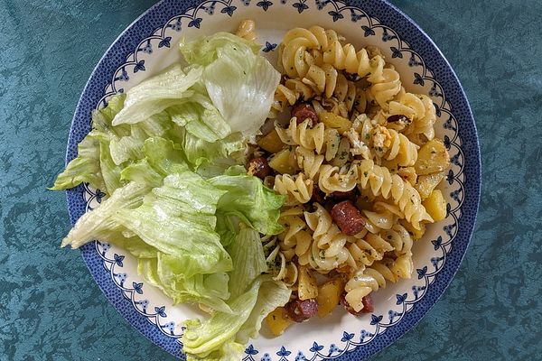 Kartoffel-Nudel-Pfanne mit Ei und Salami von kallewiersch2014 | Chefkoch