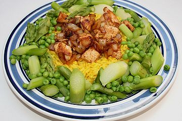 Reispfanne mit grünem Spargel