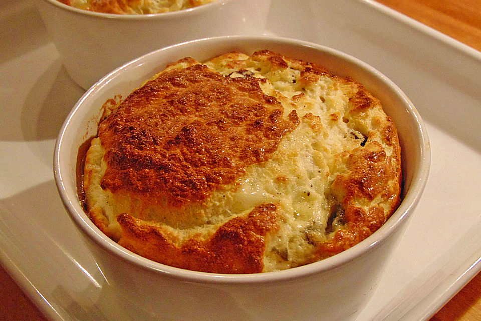 Roquefort-Soufflé mit Rosinen