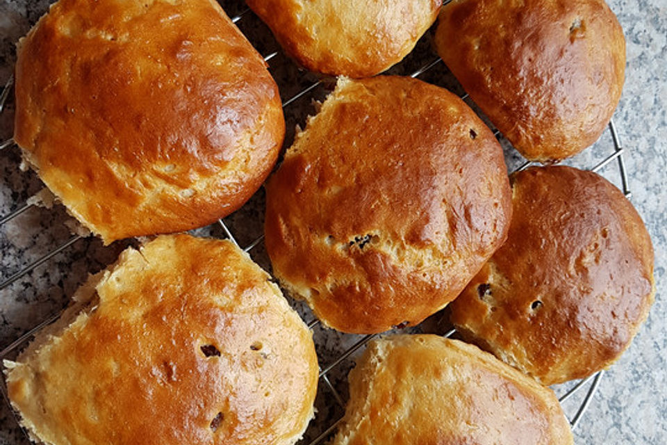 Rosinenbrötchen, Krentbollen mit Quark