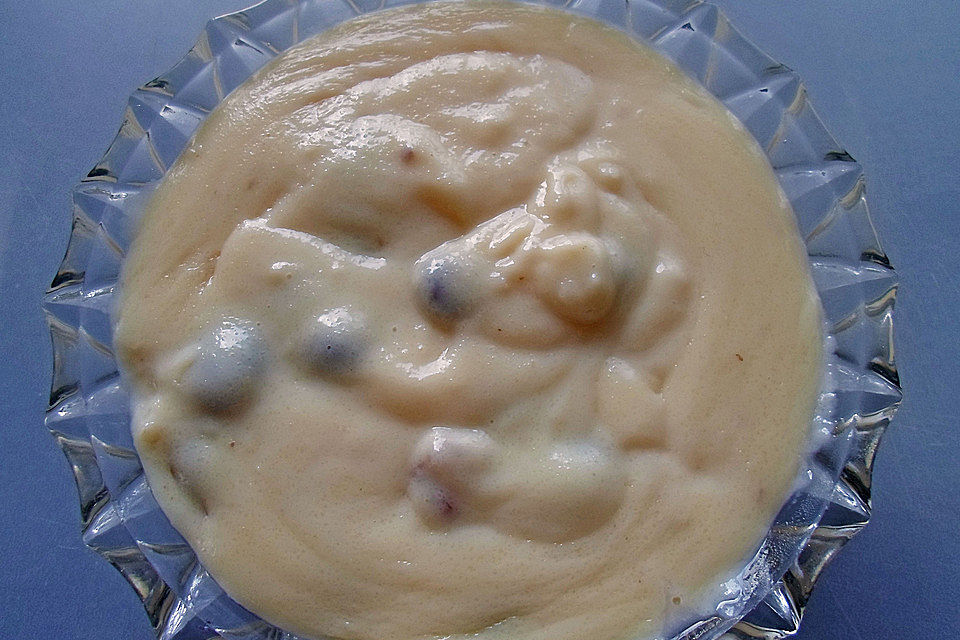 Grieß-Mandel-Pudding mit Cranberries