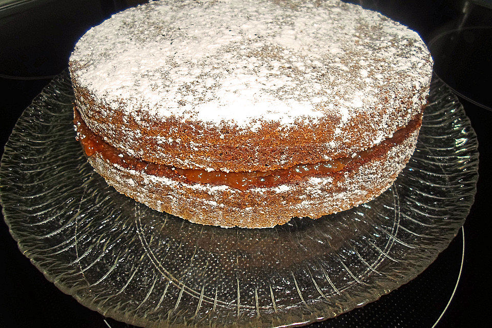 Schokokuchen gefüllt mit Nektarinen-Aprikosen-Konfitüre