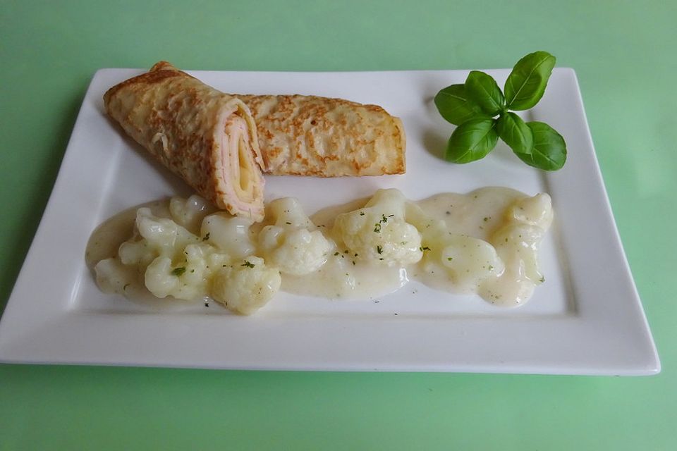 Schinken-Käsepfannkuchen mit Zitronensoße und Blumenkohl