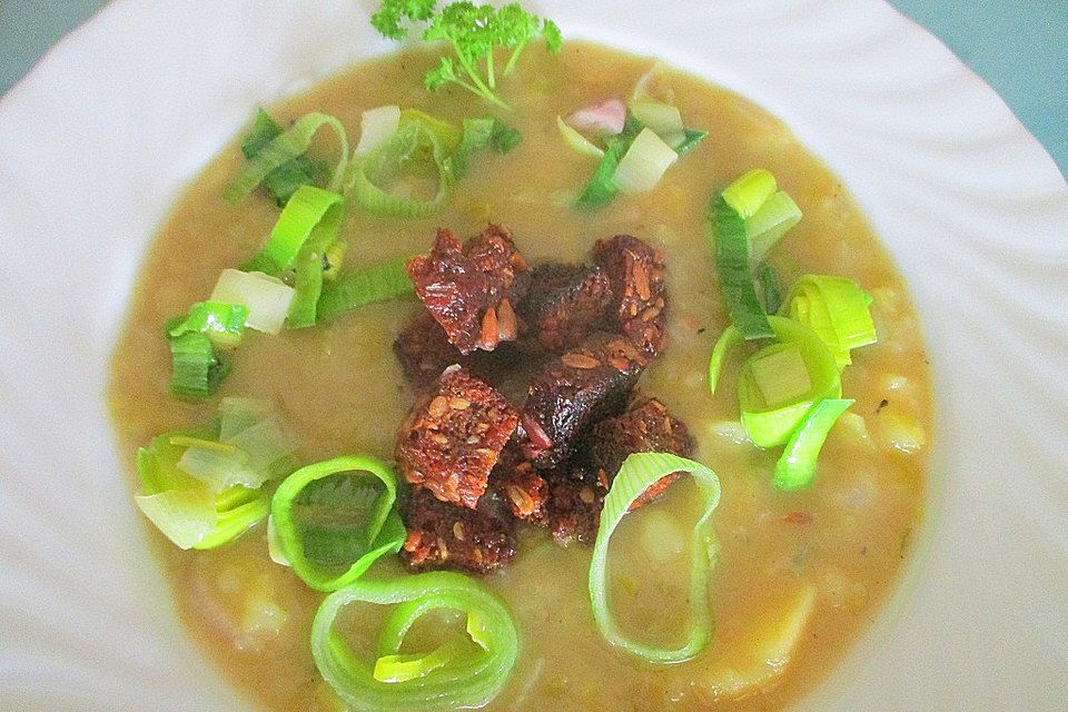 Kartoffelsuppe mit Lauch und Sellerie