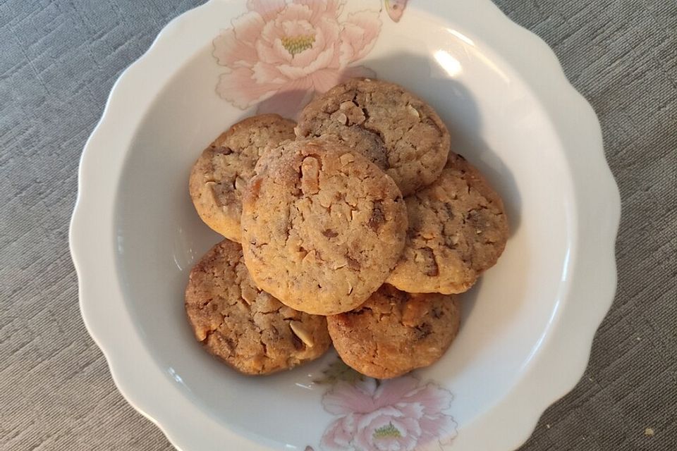 Cookies mit gesalzenen Erdnüssen