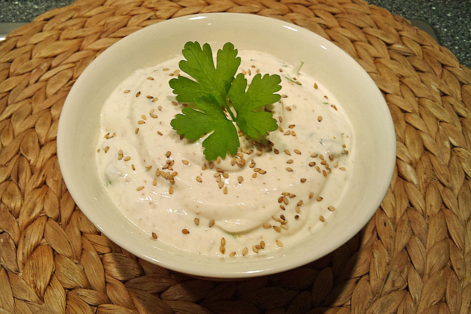 Sesam-Quark mit Petersilie Sesam-Quark mit Petersilie
