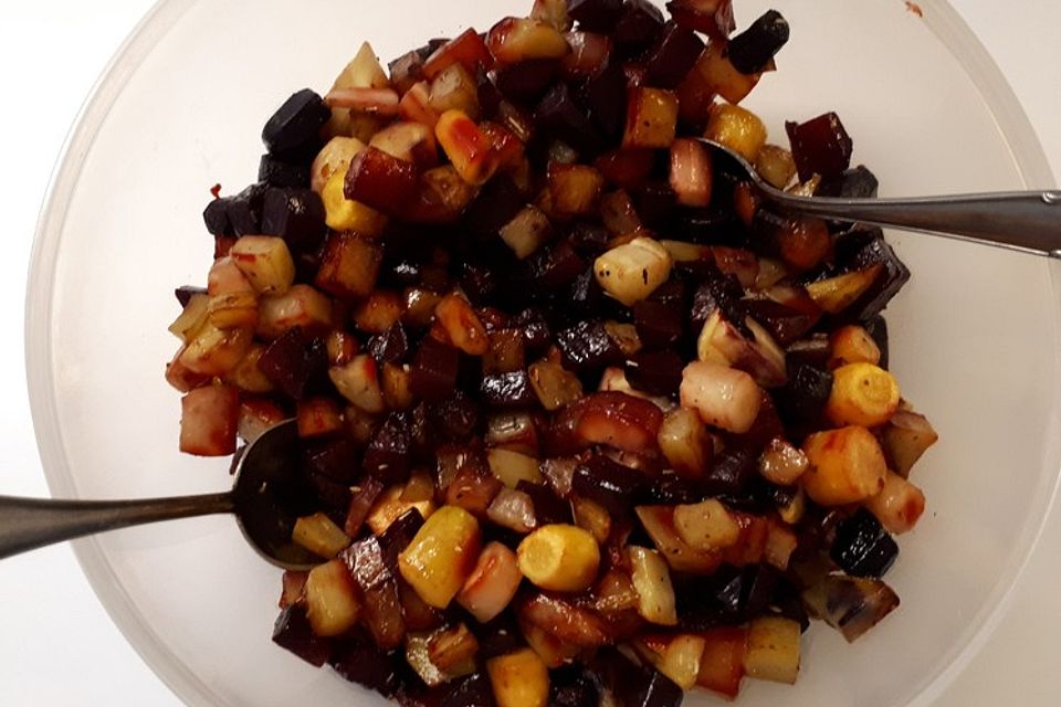 Kartoffelsalat mit Rote Bete und bunten Möhren