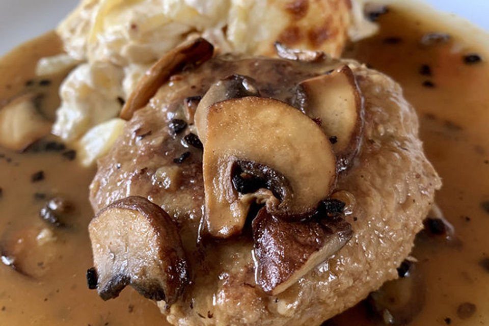 Amerikanische Salisbury Steaks mit brauner Sauce