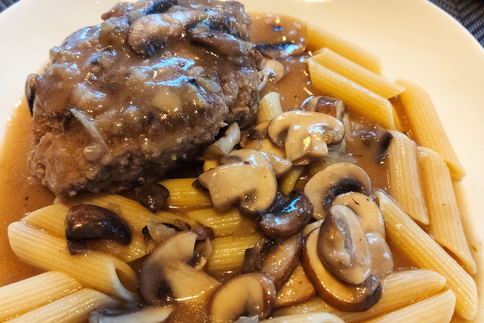 Amerikanische Salisbury Steaks mit brauner Sauce