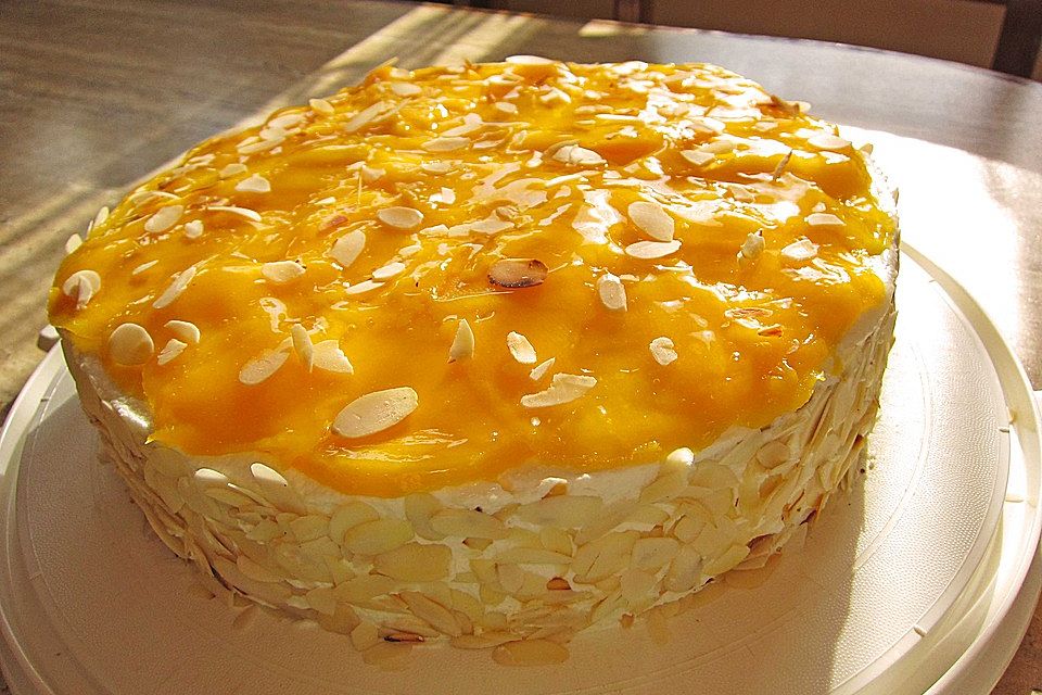 Fruchtige Mango-Trauben-Torte