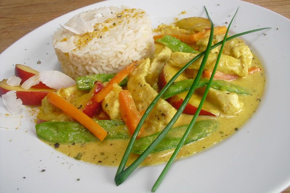 Hähnchencurry mit Zuckerschoten und Nektarinen