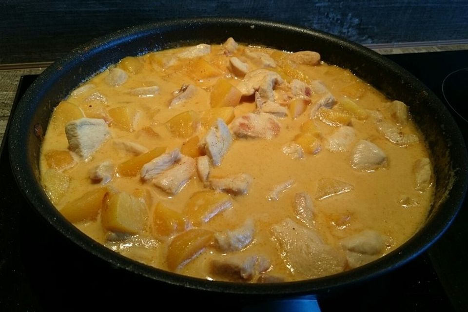 Hühnchen in Pfirsich - Curry Rahmnudeln