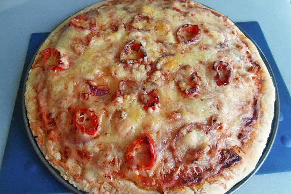 Selbstgemachte Pizza aus der Kombi-Mikrowelle