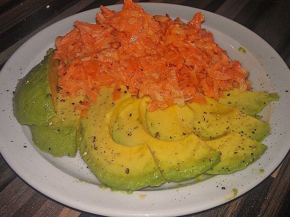 Scharfer Karotten-Ingwer-Salat mit Avocadospalten von communisma| Chefkoch