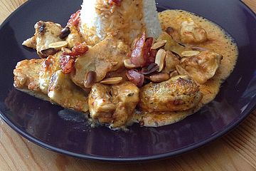 Brathähnchen mit Bananen und Erdnüssen