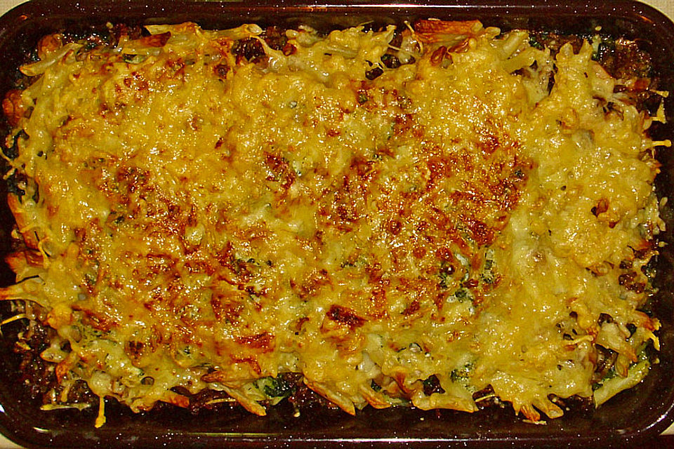 Makkaroni-Hackfleisch-Spinat Gratin mit Kräutern, Curry und Champignonköpfen