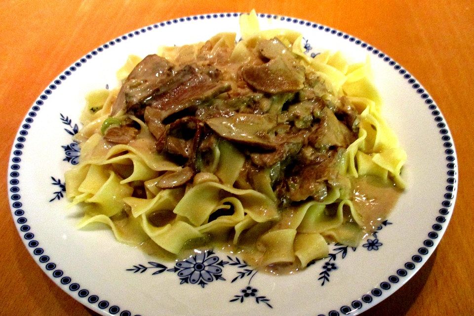 Pasta mit cremiger Steinpilz-Sahnesauce