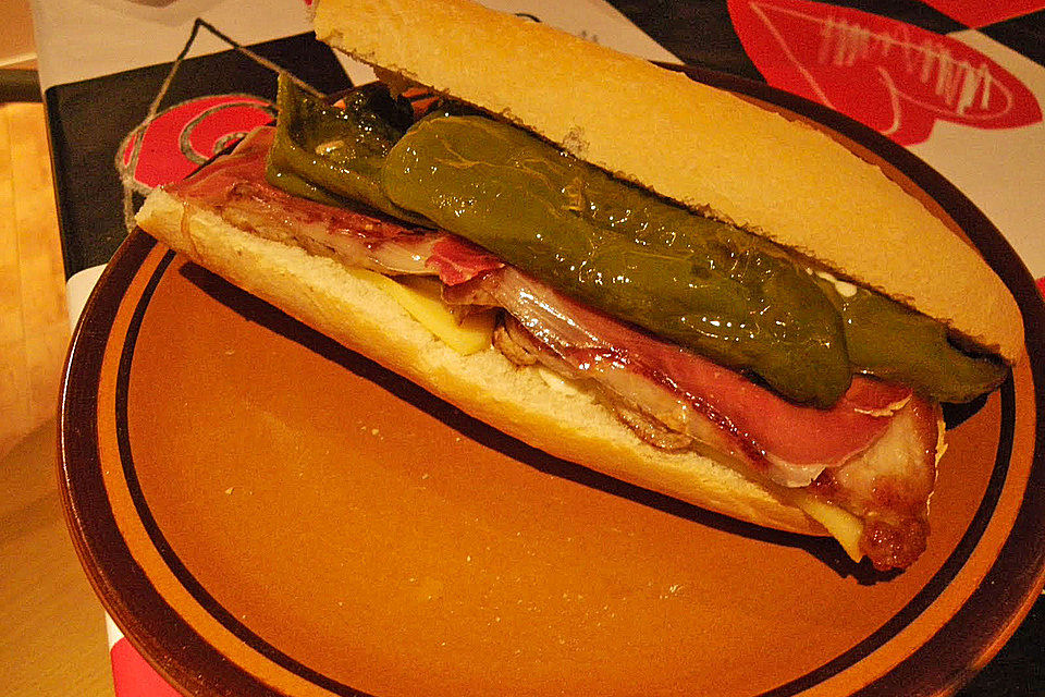 Serranitos - spanische Baguettes mit Minutensteaks vom Schwein