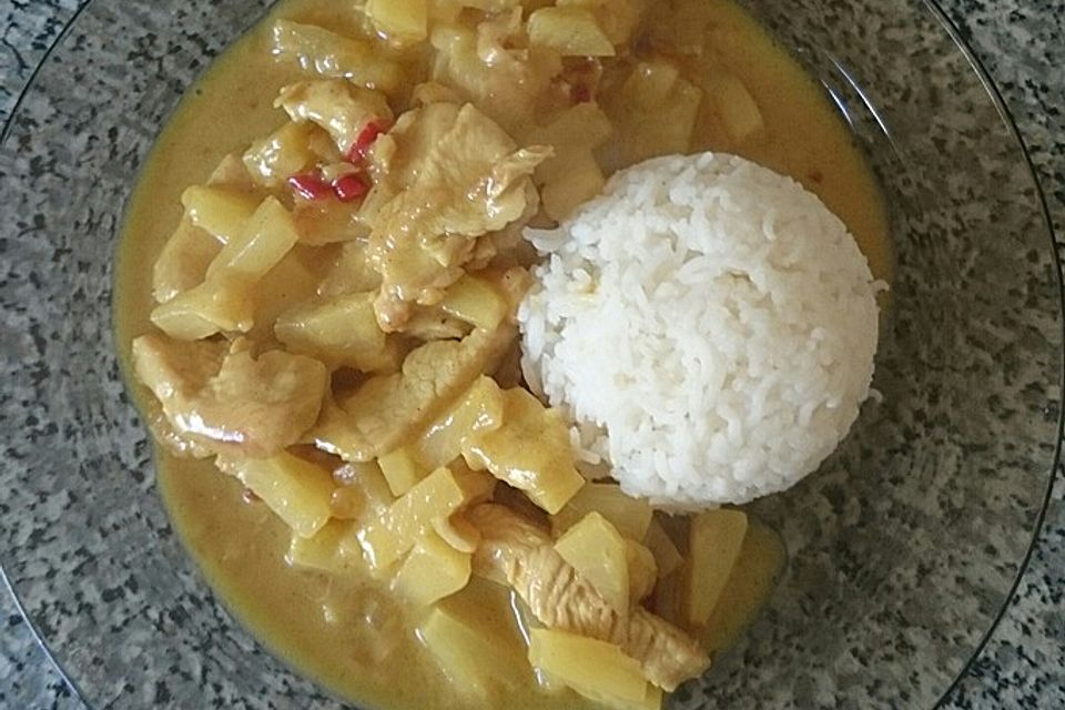 Putengeschnetzeltes mit Curry, Ananas und Bananen