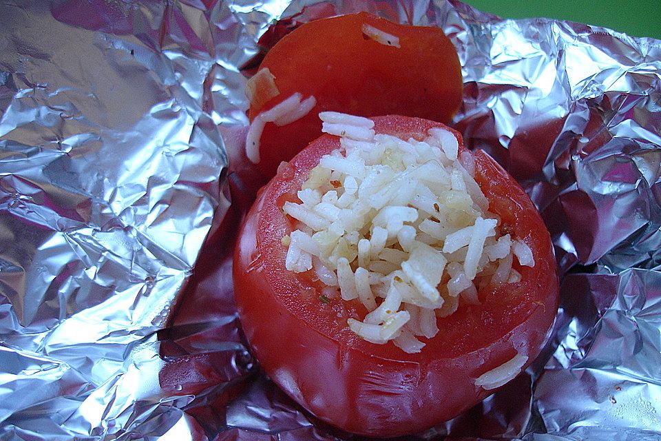 Gefüllte Tomaten mit Reis und Mandeln