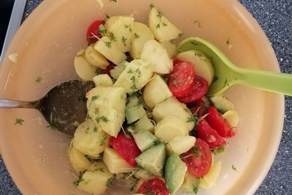 Kartoffel - Avocado Salat mit Kresse