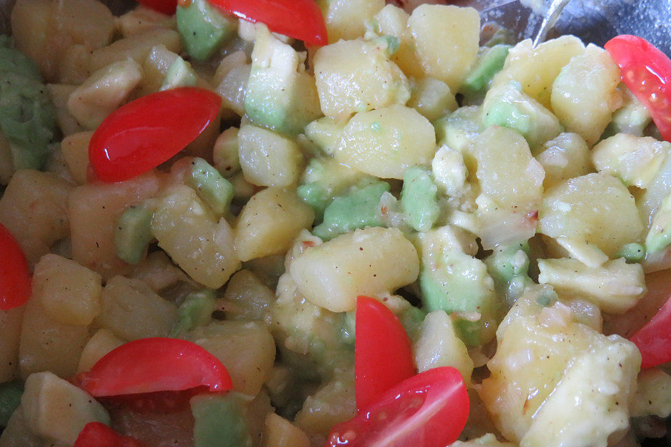 Kartoffel - Avocado Salat mit Kresse